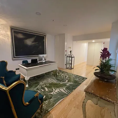 Pier House Apartment *